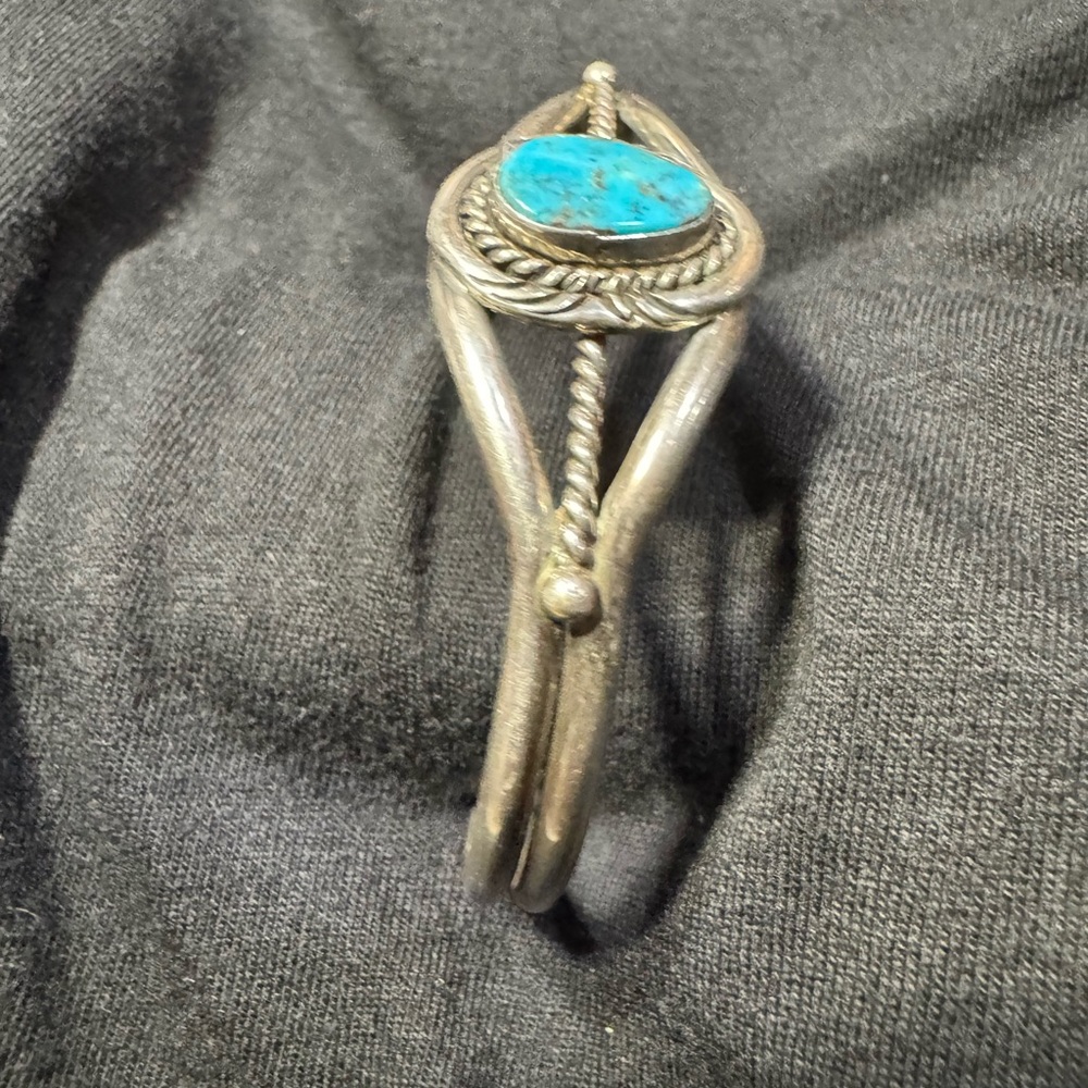 Vintage Navajo Kingman Turquoise Cuff Bracelet by 3 Hogans - Picture 3 of 5
